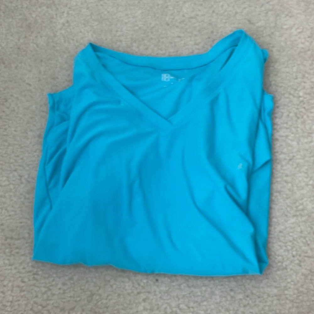 v-neck short sleeve shirt, barely worn